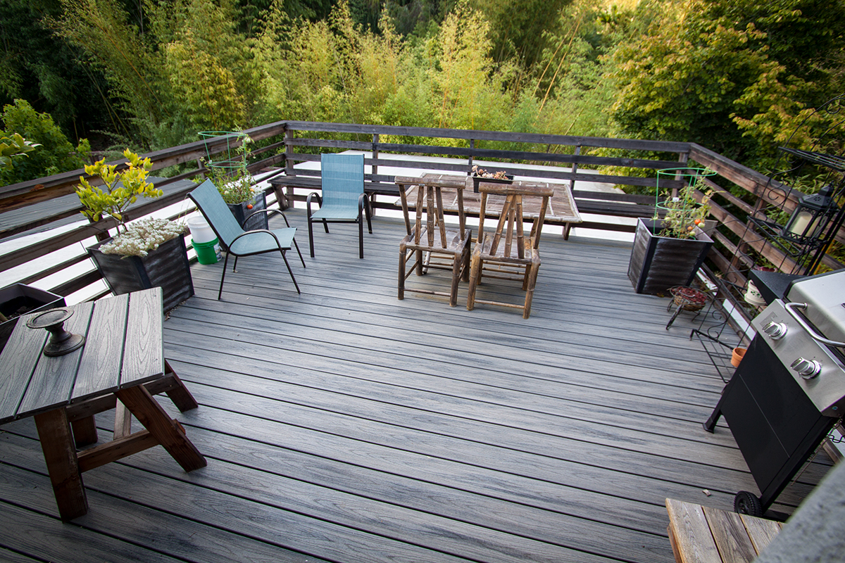 The Trex deck has built-in redwood benches.