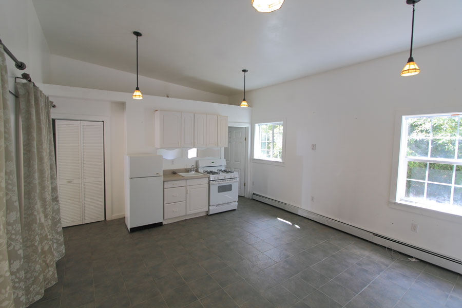 This studio is one large room that mesures 15 x 17, including the kitchen area.  The ceilings are quite high giving it a spacious feeling.